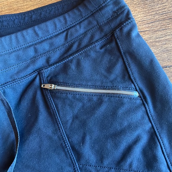 Athleta Black Womens shorts 7” inseam small - Picture 2 of 5